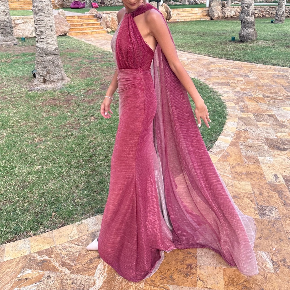 Talbot Runhof
Twist Degrade Metallic Voile Cape Gown